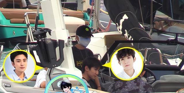 王源和贾乃亮到三亚玩冲浪:坐游艇一起出海,王源忙着喷防晒雾_穿着