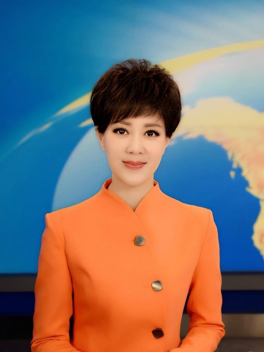 李文静:电视俏皮美女主持,因出镜竖中指惹争议,47岁仍无儿无女_生活