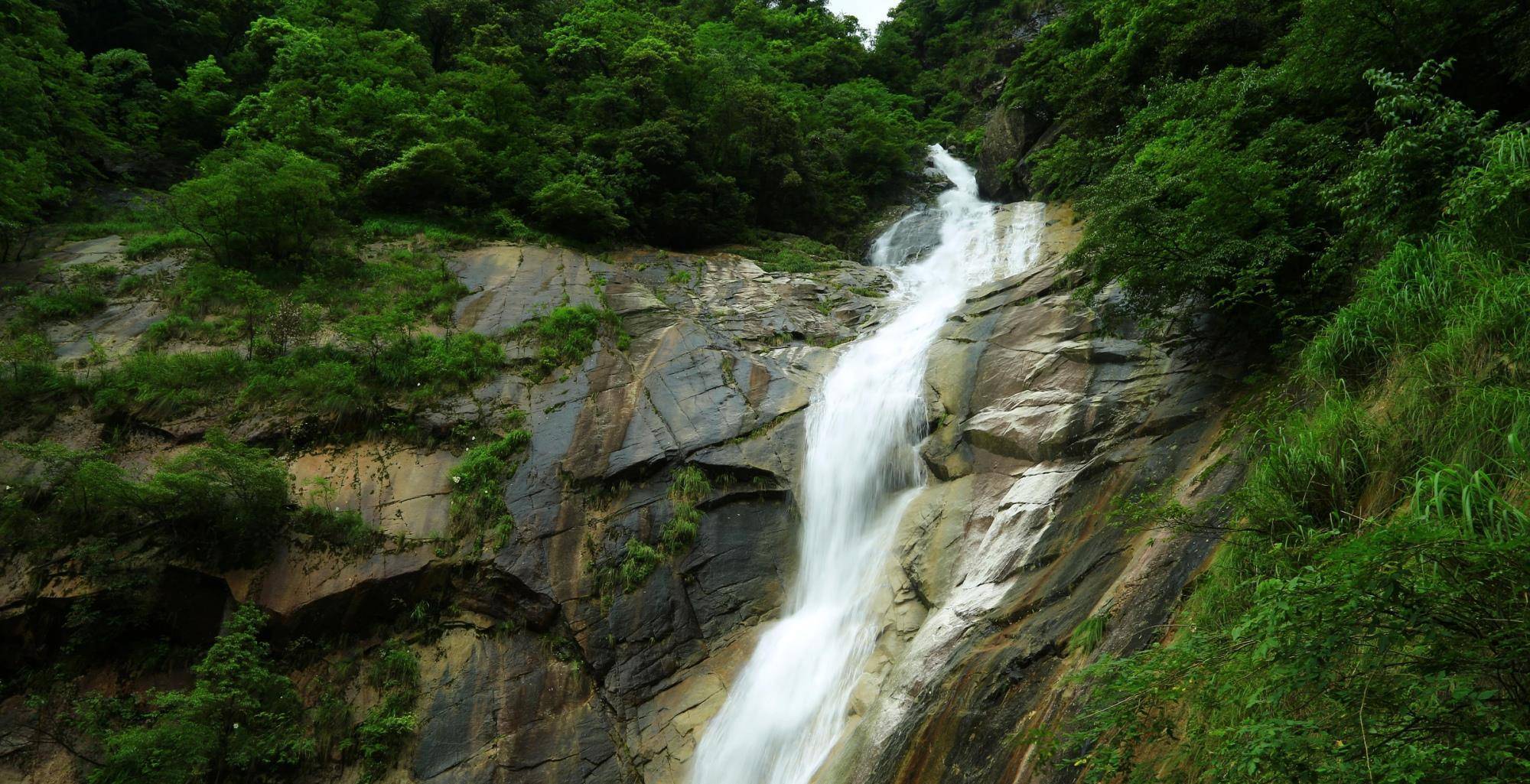 江西这座山,位于井冈山市北,名气不大,但风景优美_景区_瀑布_明月山