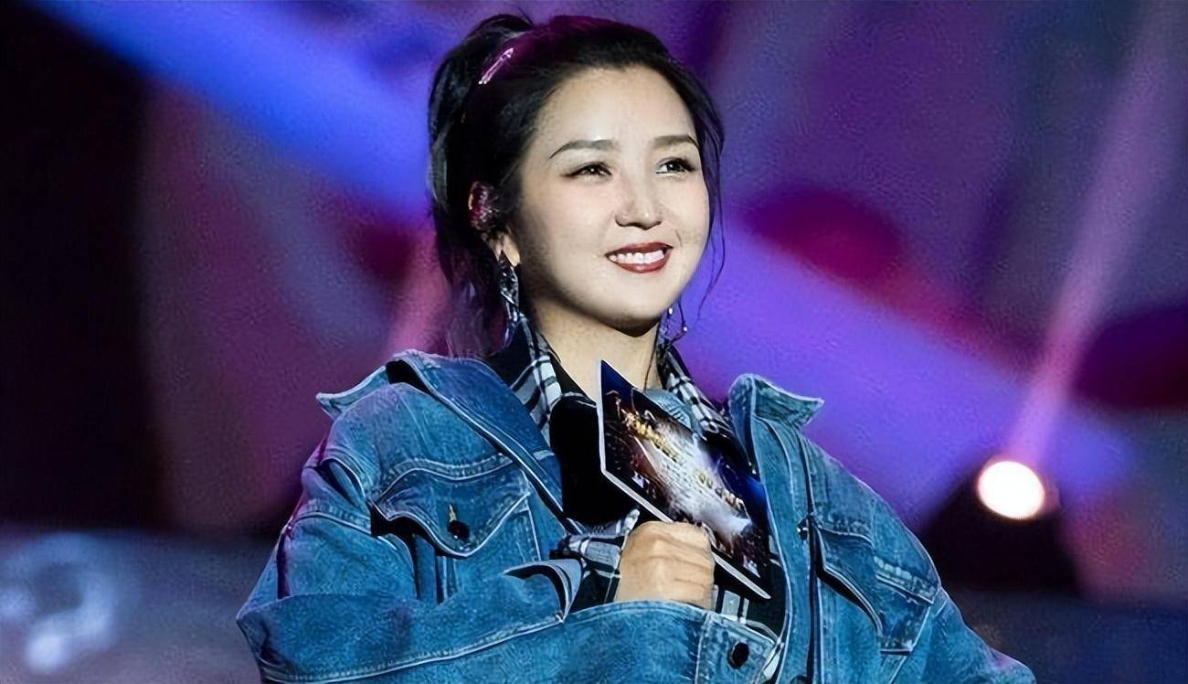 从出道后资源不断到无人买账,超女何洁怎么把一手好牌打得稀烂的_音乐