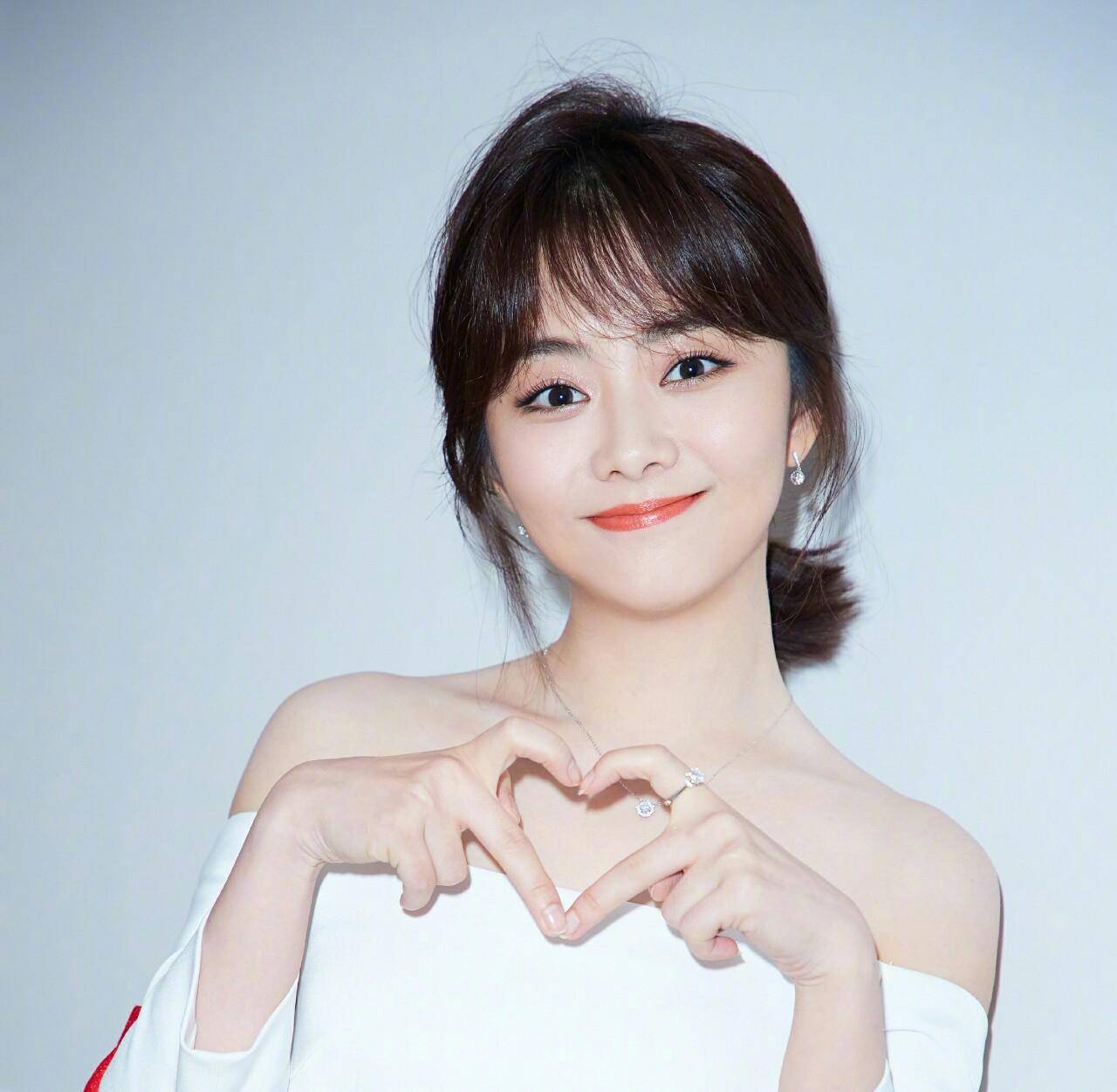 这个马晓晓就是谭松韵出演的,从预告片上来看,谭松韵的演技还是很不错