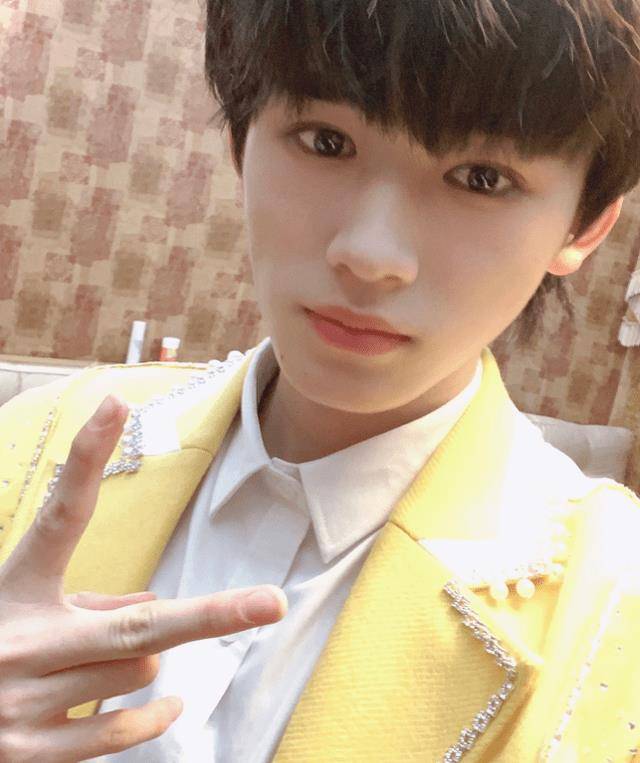 难怪宋亚轩一直留着刘海,看到无刘海造型后,百万女友梦破灭_生活_节目