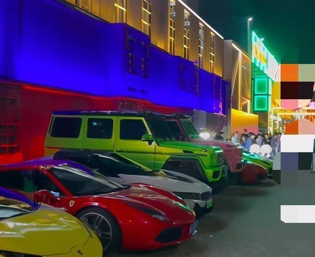 李晨新酒吧开业请全场人喝,门口豪车无数_网友_视频_气氛