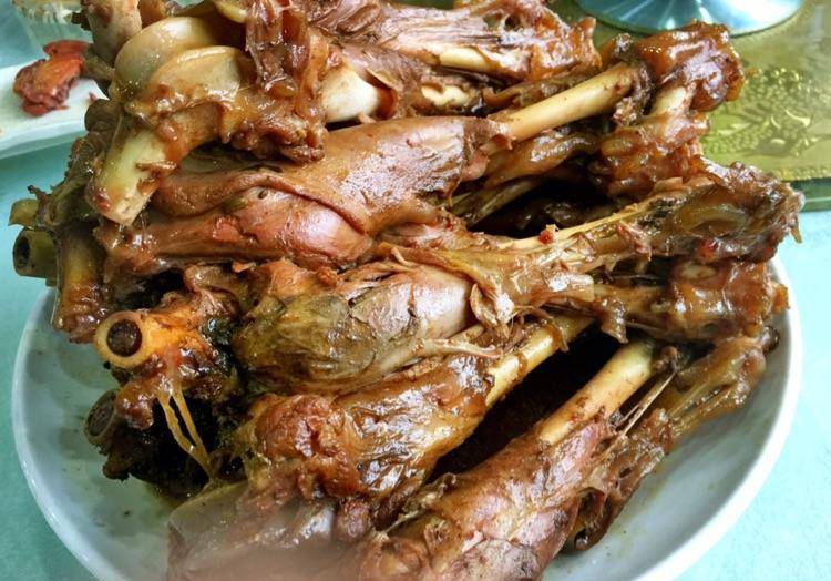 肚丝汤肚丝汤和红烧羊拐观集羊羔肉的特点是——嫩,鲜,香!