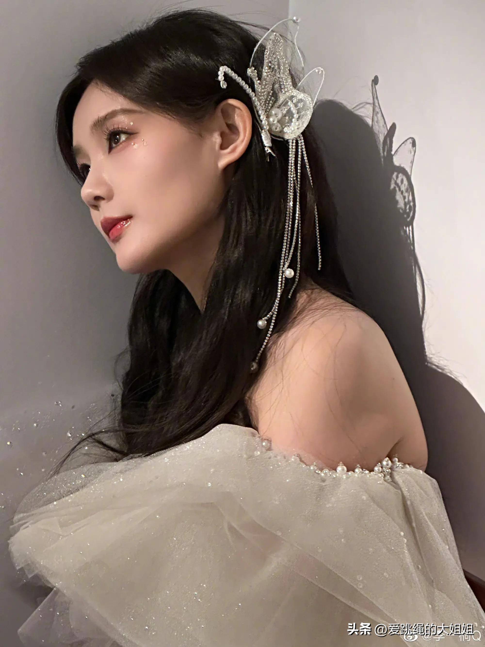 湖南卫视春晚,毛晓彤李一桐徐梦洁王楚然《四季蜜语》简直美炸了_一身