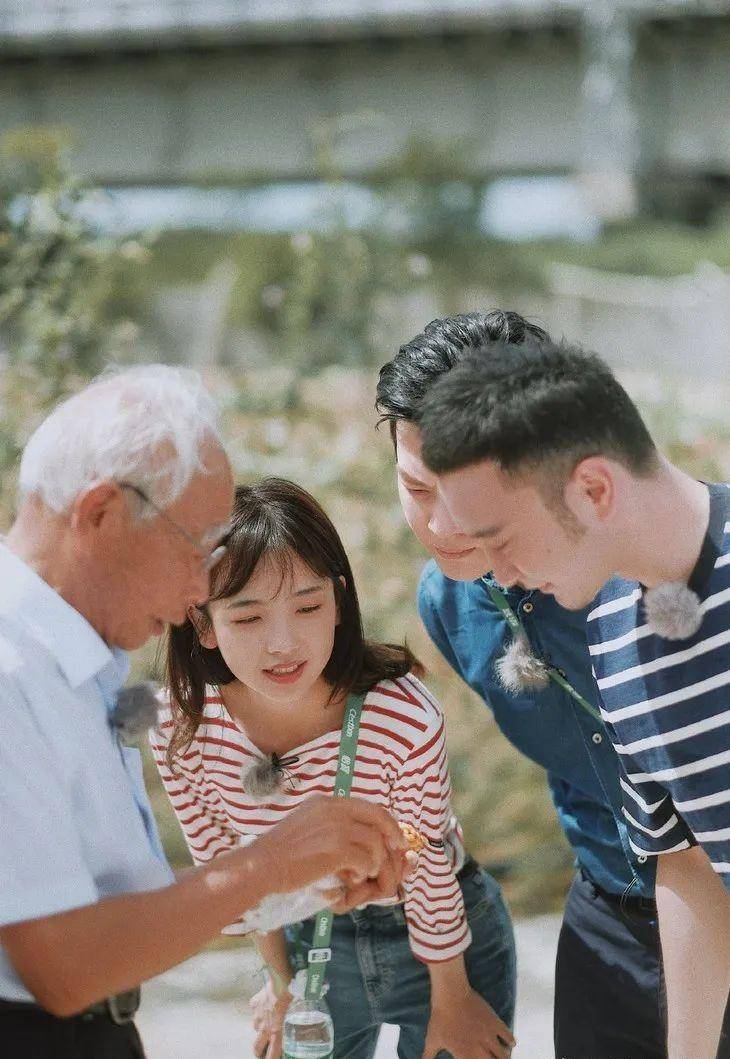 我承认,当王冰冰和徐嘉余官宣在一起的时候,我开心得像自己谈恋爱一样