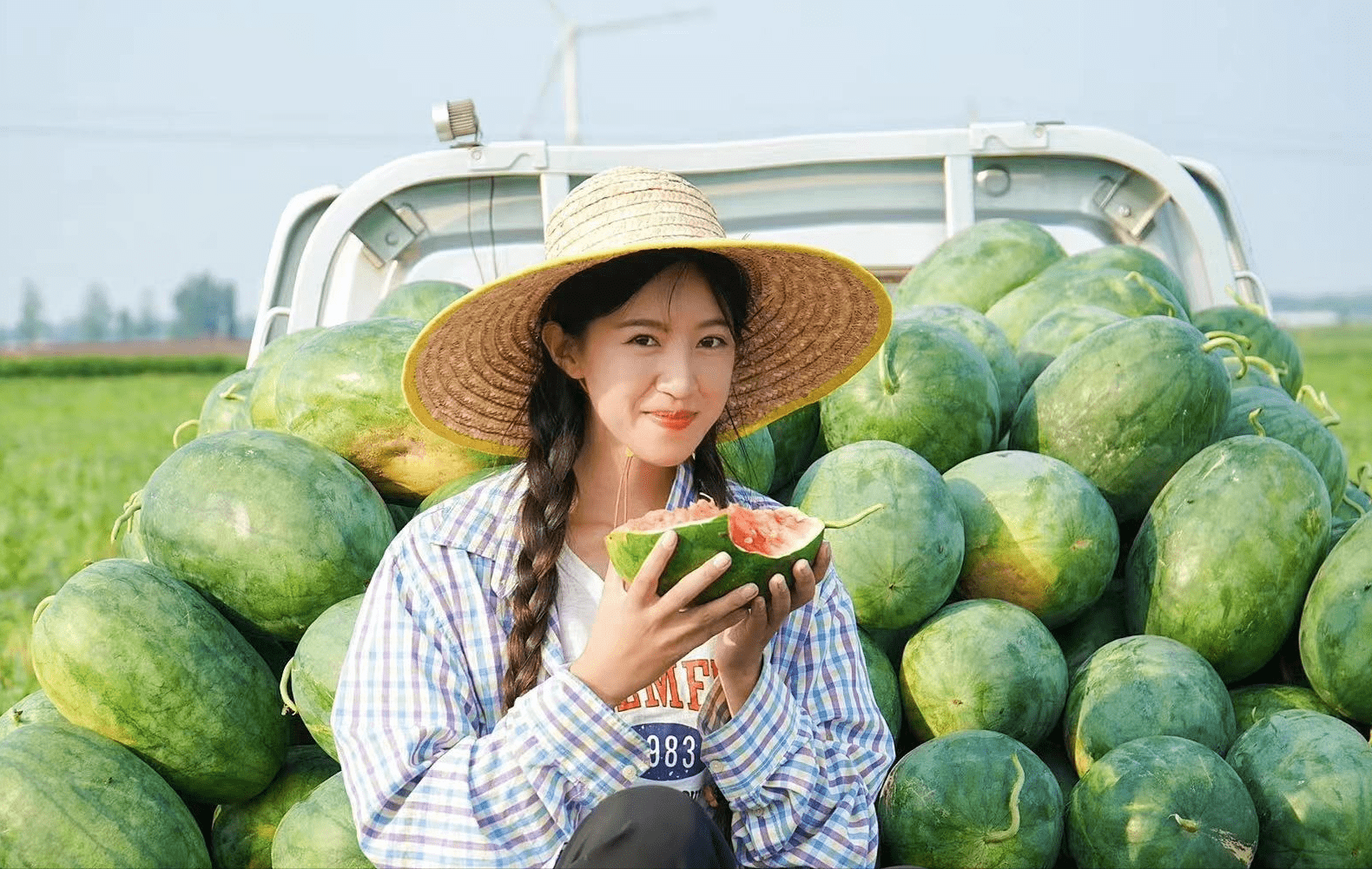 "拖拉机女孩"麦小登:当选河南形象大使,曾两次登上央视舞台_父亲_生活