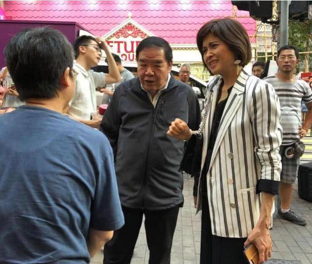 67岁郑则仕患糖尿病一年暴瘦28斤,庆幸有小14岁妻子日夜陪伴_林燕明