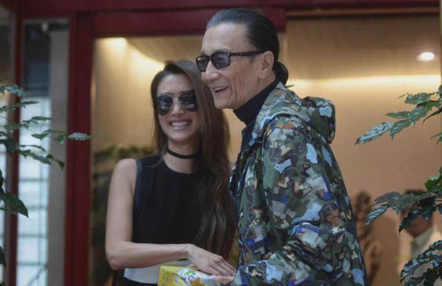 81岁谢贤与30岁女友分手后生活凄惨,如空巢老人,常常想念谢霆锋_宝贝