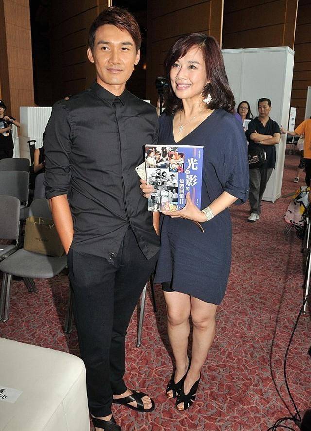 47岁陈松伶近照!