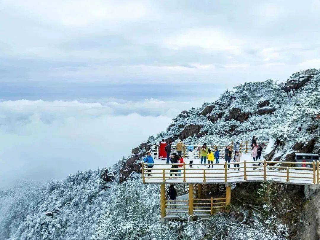 明月山雪景图片