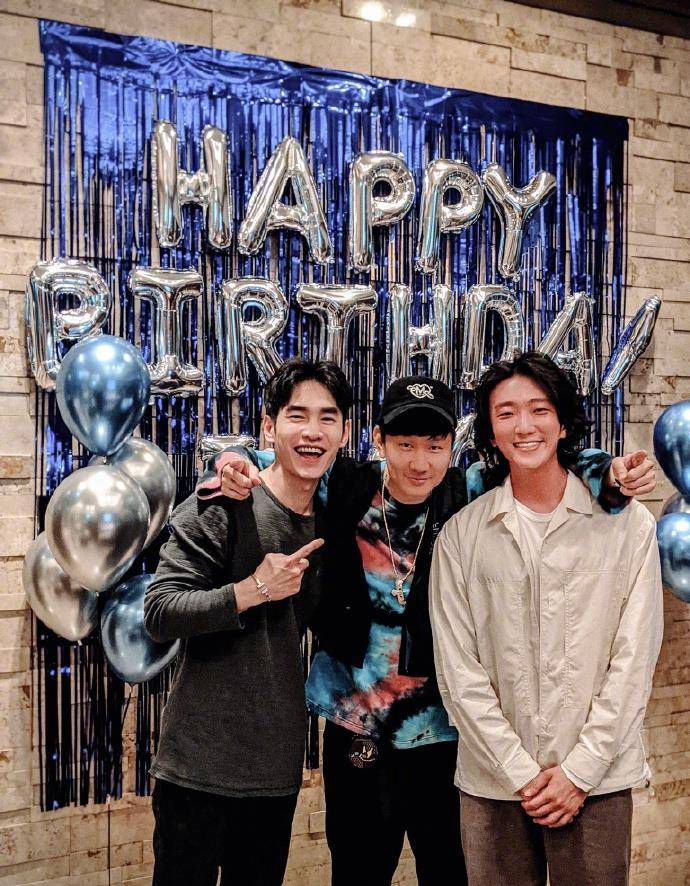 林俊杰40周岁生日庆生,遭好友余文乐周杰伦催婚;韩红发来问候_什么