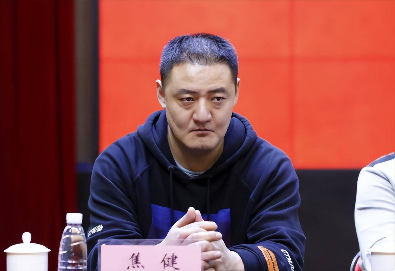 此外,焦健还胡说八道,包括说深圳男篮的主帅郑永刚是郭士强的教练.