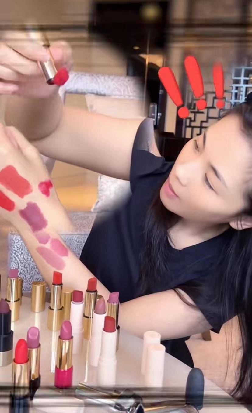 44岁刘涛高调晒口红!