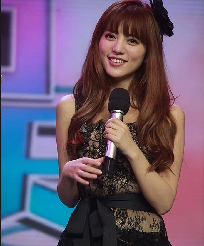 歌手阿兰:国外出道,仅21岁就成名,回国后如今怎样了?_比赛_音乐_超女