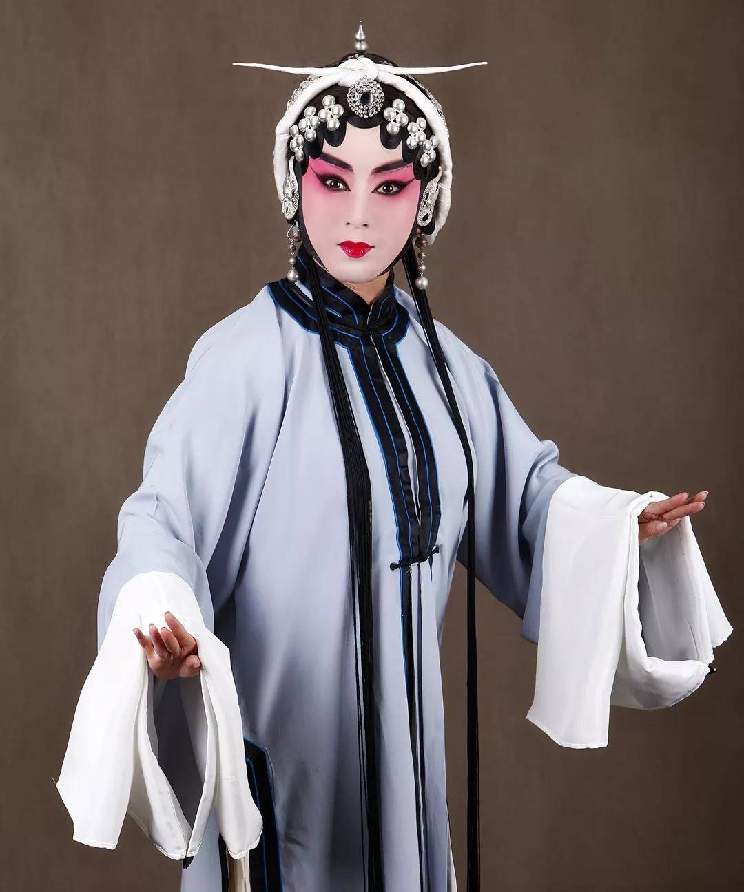 京剧演员姜亦珊和王奕謌曾经互怼,如今天津程派演员台下诋毁同行_录音