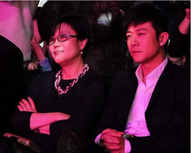 娱记曝已婚男星作风不检点,热衷剧组夫妻,星二代林雨申躺枪_顶流_事情