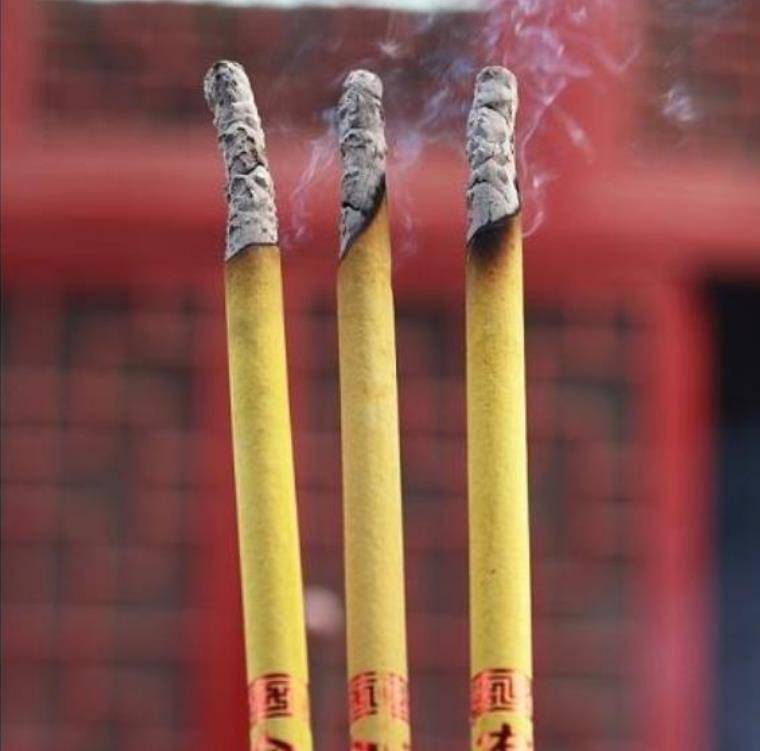 烧香为何一定是三根?每根分别代表什么寓意?