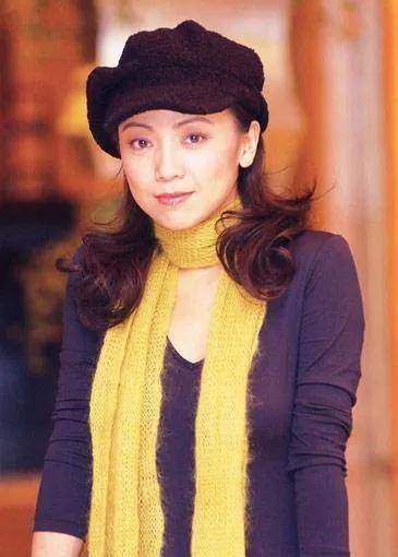 原著邓萃雯的奔放爱情:初恋万梓良当街为她下跪,江华不悔不忠_邓翠雯