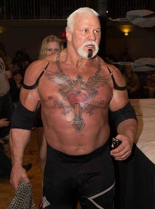 "肌肉老爹"靠药物增肌,留下后遗症,胸肌分离,肌肉萎缩严重_摔跤