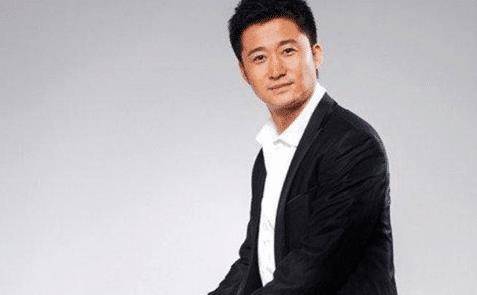 吴京的出身相当显赫,也是满族的正白旗,对于这样一个身份,这也给他