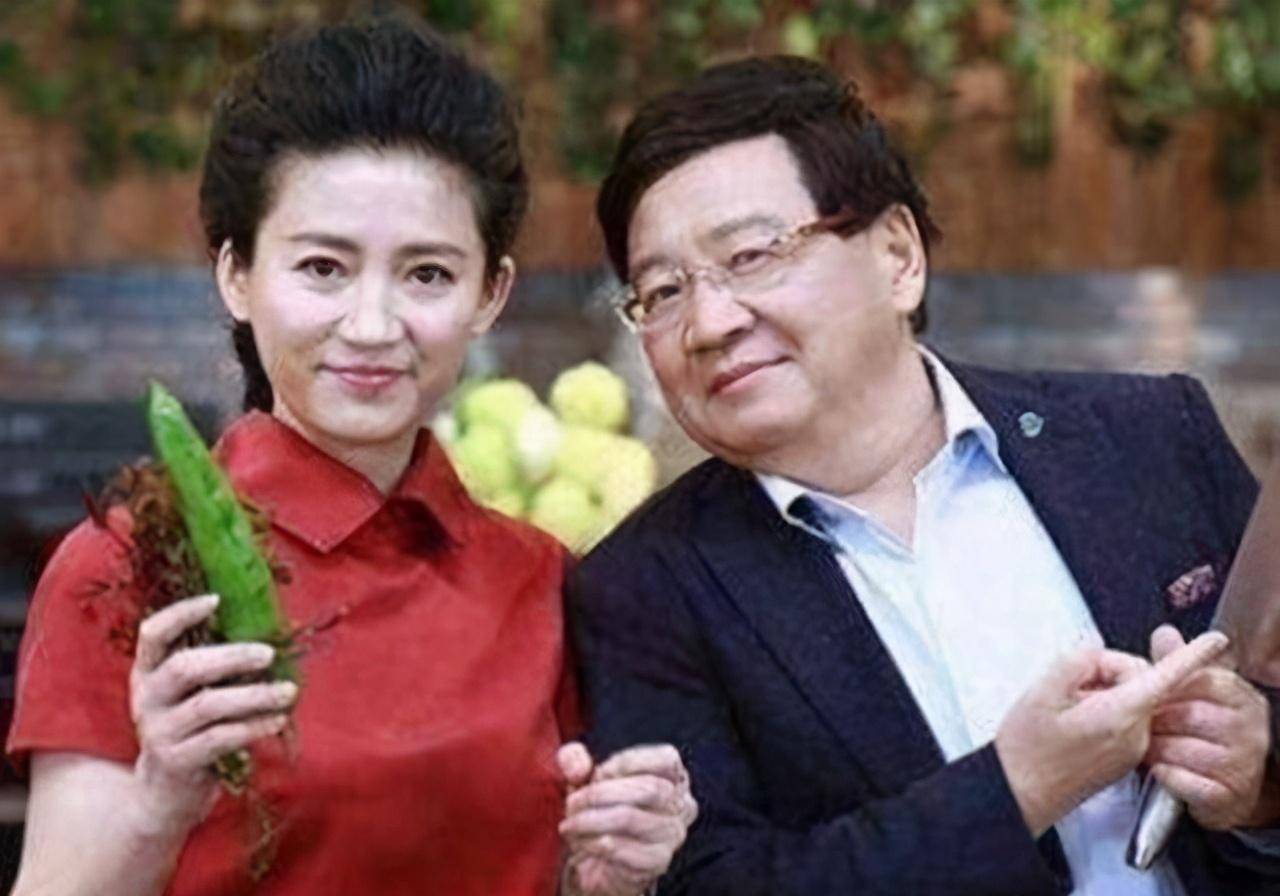 曾经的"主持一姐"她,与前夫分手后"消失",如今现状如何_吕成功_电视