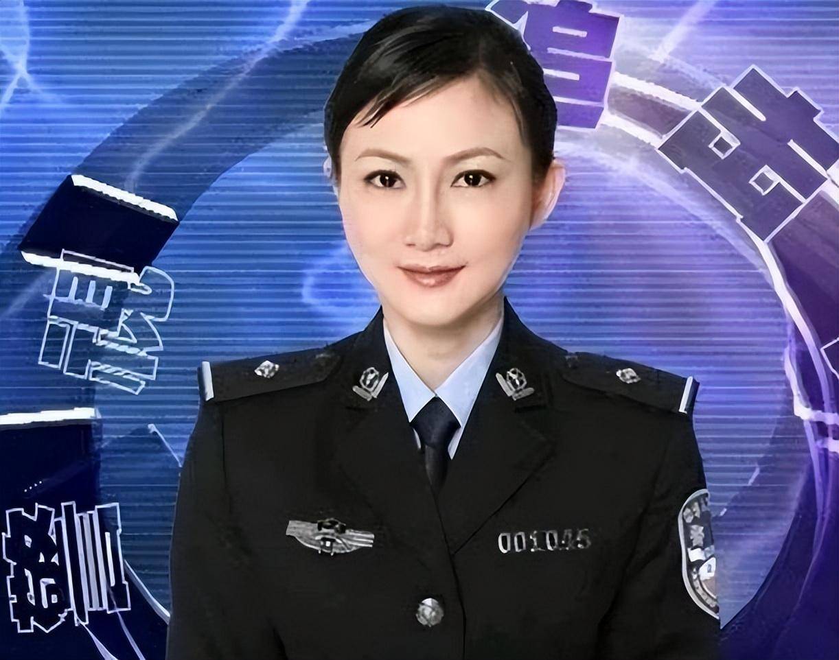 "头号警花"王菲:靠美色上春晚,敛财上亿,与高官情夫一起下台_郑少东