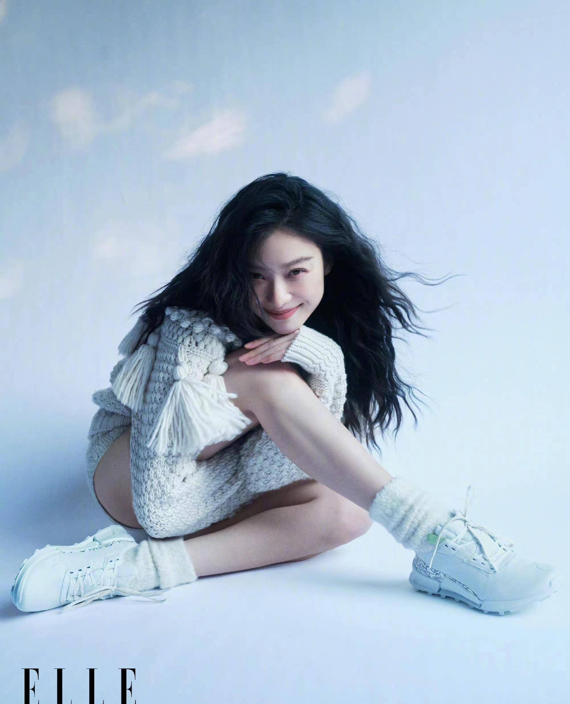 倪妮112月刊封面满屏高级感,海藻卷发慵懒自在,神似舒淇又像姚晨_风格