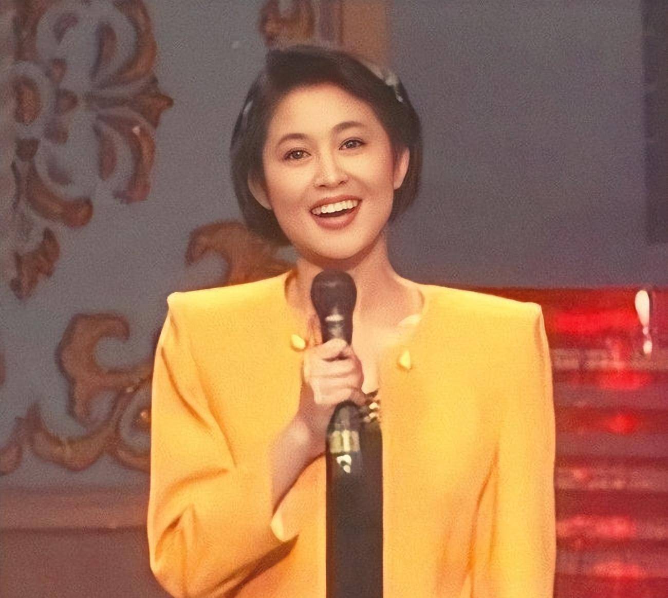 历年春晚女主持人都有谁,看看谁曾经是你们心目中的女神呢?