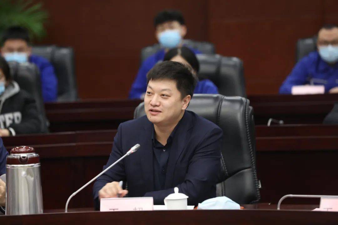 王金迪,王洪顺,以及与会大学生们先后踊跃发言,大家在自我简介的同时