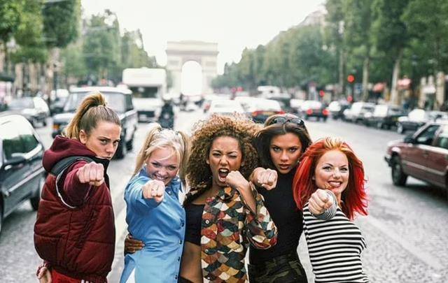 贝嫂美妆视频口音奇怪,网友:你已经不会正常讲话了吗?_辣妹_英国_posh