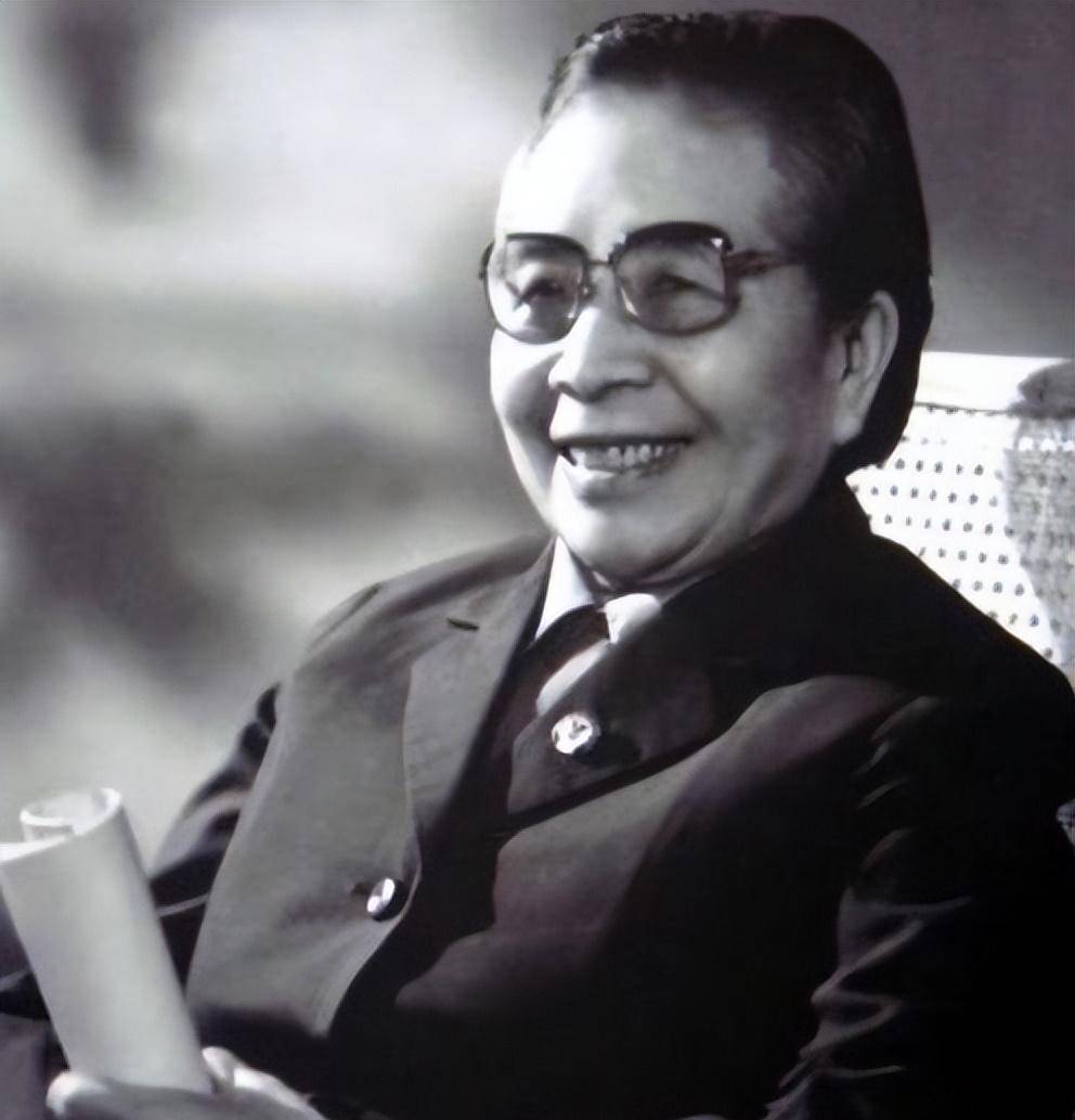 邓六金:曾山的妻子 曾任妇女部部长 长子官至正国 女儿是少将!