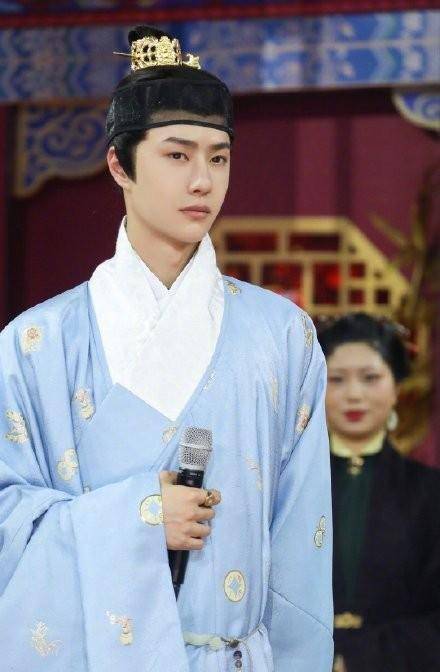 也有人说王一博的《有翡》完全是本色出演谢允,古装扮相掩饰不了他的