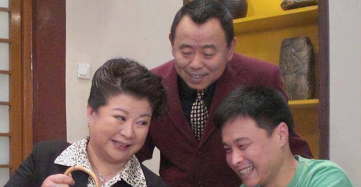 72岁的李静罕露面,近照显得年轻富态,你喜欢她饰演的大辣椒吗?