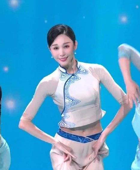 朱洁静春晚表演国风舞蹈节目 身姿曼妙画面超美-搜狐大视野-搜狐新闻