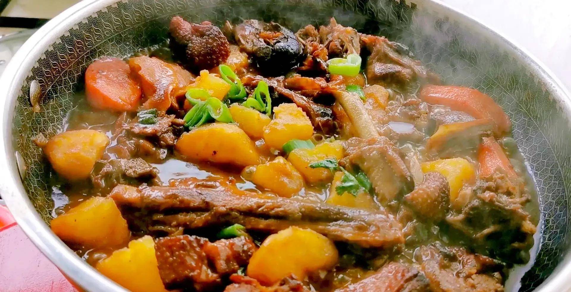 铁锅炖大雁鹅烧土豆,人间美味不过如此_减肥_美食_汤汁