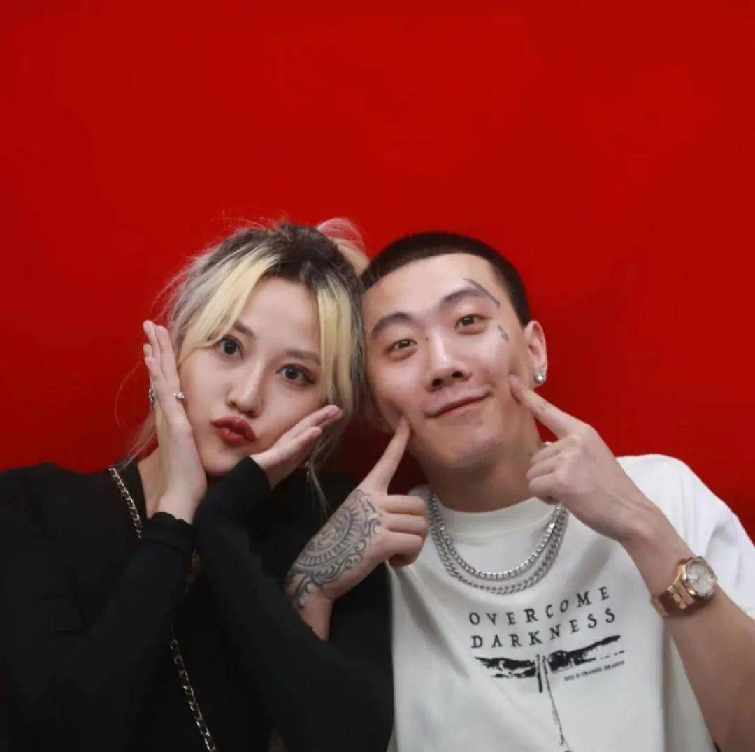 功夫胖官宣恋情竟被骂"哄抬猪价"?女友还被人调侃是"奶牛"?