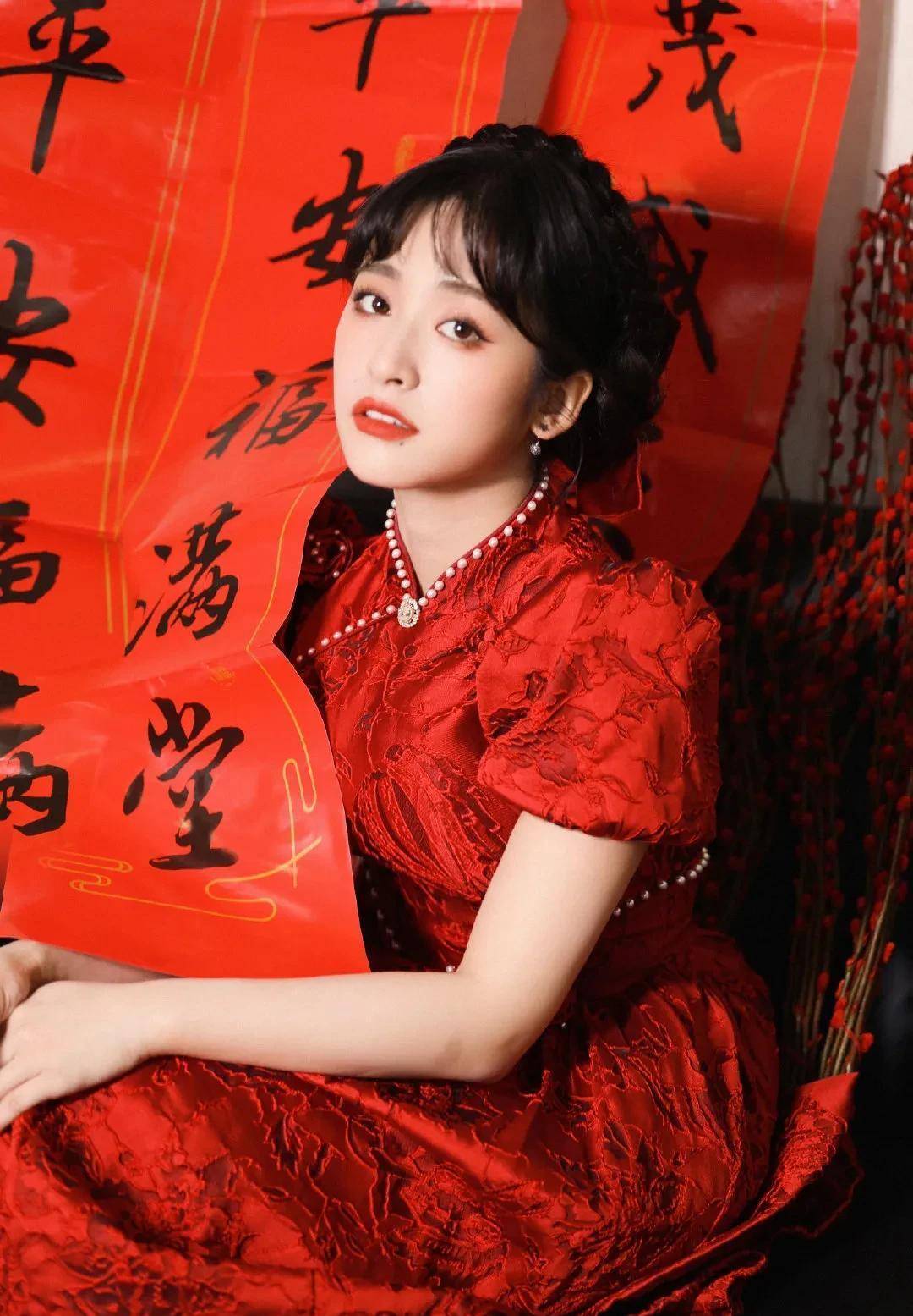 唐艺昕唐艺昕祝大家新的一年,愿多喜乐,长安宁,岁无忧～张若昀张若昀