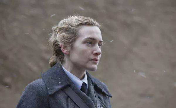 电影《朗读者》:奇幻化的情感纠结背后隐含的历史隐喻_汉娜_迈克_影片