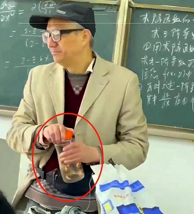 浙师大再现"扫地僧",穿雨靴拎编织袋走进教室的,竟是高数教授_郝教授