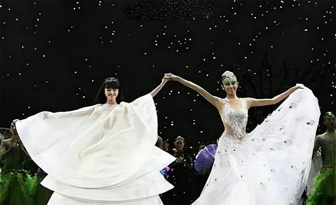 杨丽萍侄女小彩旗-是现实版伤仲永还是被压抑天性后的追寻自我_舞蹈