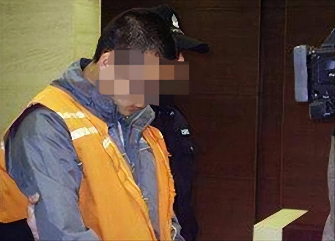 2007年贵阳一高中发生命案:为争夺女班主任,富二代挥刀刺向同学