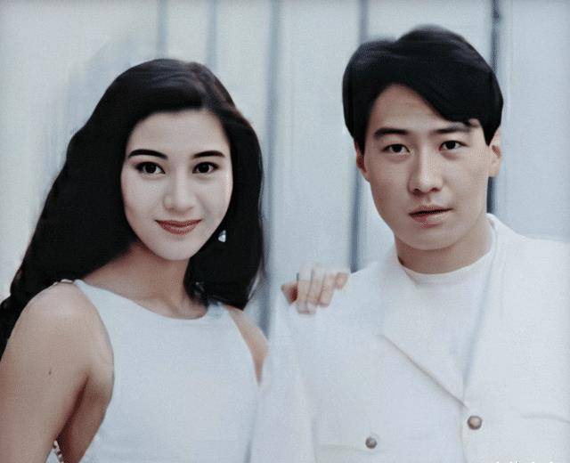 不过以黎明的江湖地位,还是入不了李嘉欣的眼,最终大眼美女离开情歌