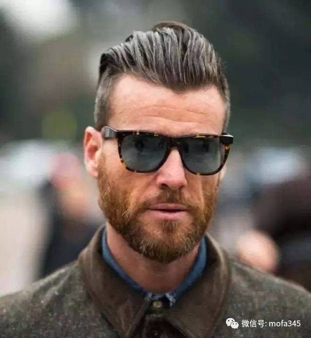 up适合发量较多的男生,更能做出这种发型的厚重蓬松感【第6名:spiky