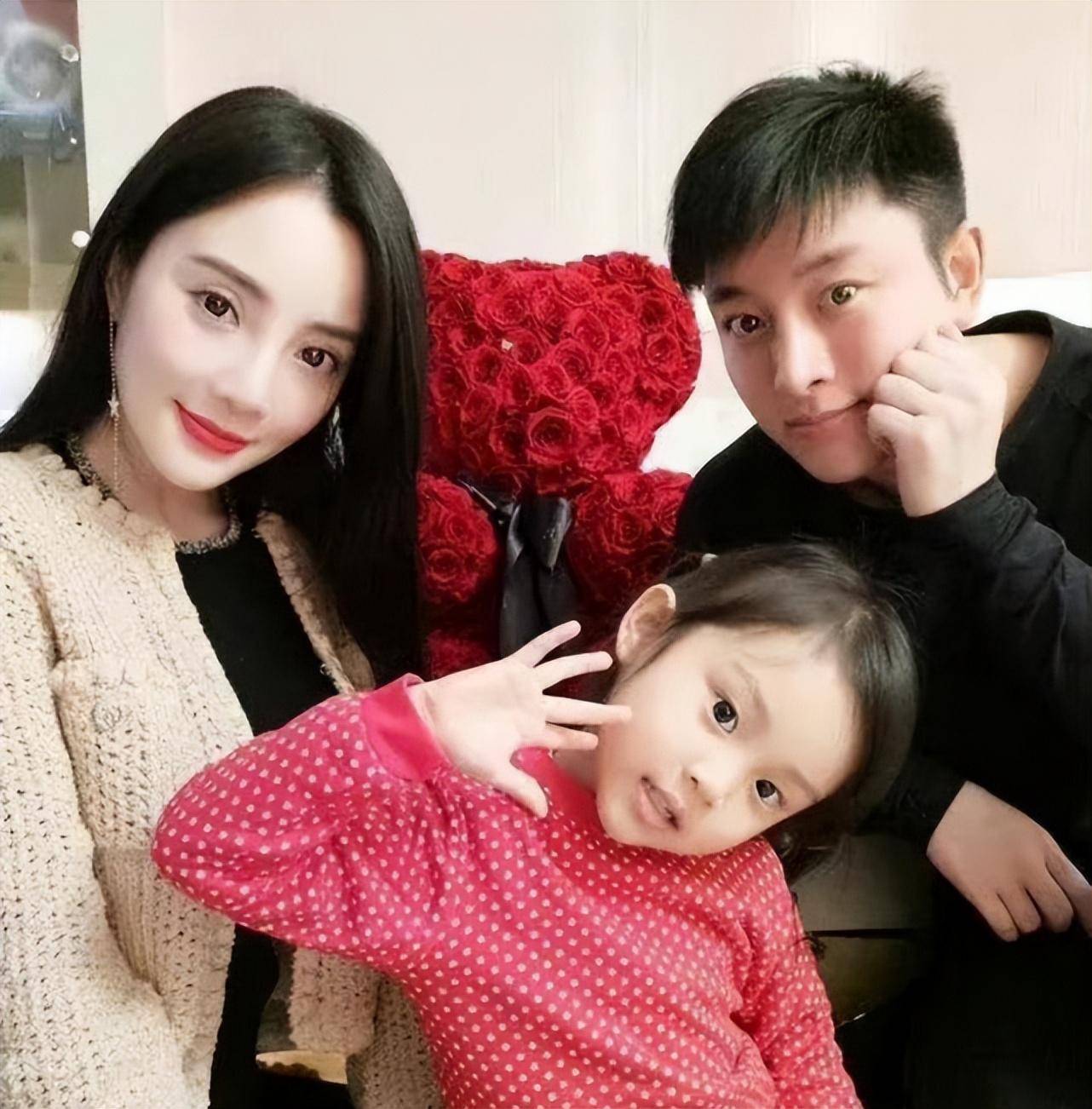 李小璐与贾乃亮同框,杨颖的新男友,向太恢复评论_baby_滑雪_事业心