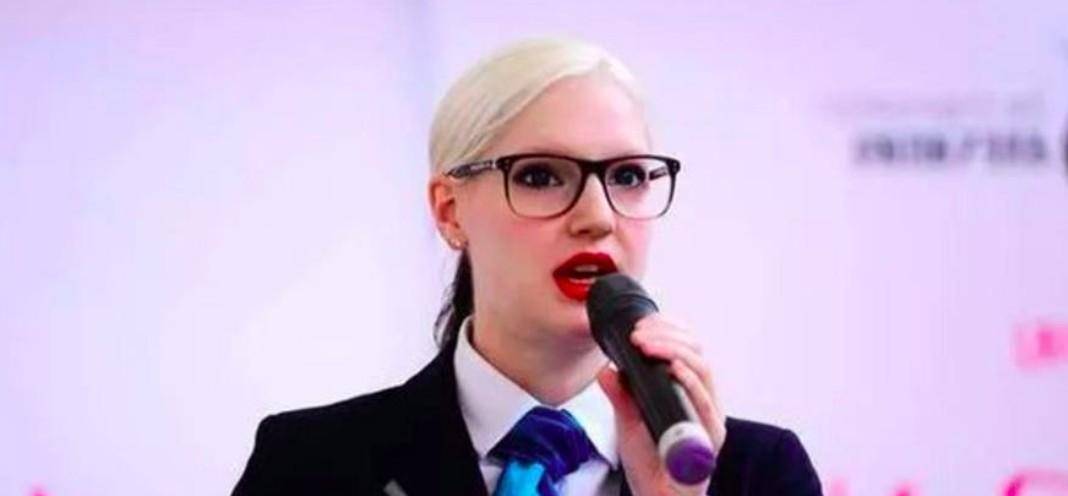 据不确切消息,他老婆是二婚,前夫是中国驻加拿大使馆文化参赞宋智慧.