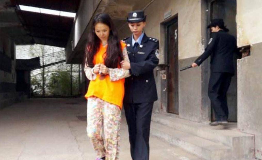 06年浙江妈妈打扫阁楼,意外发现一堆白骨,公安:立即逮捕她女儿_徐丹