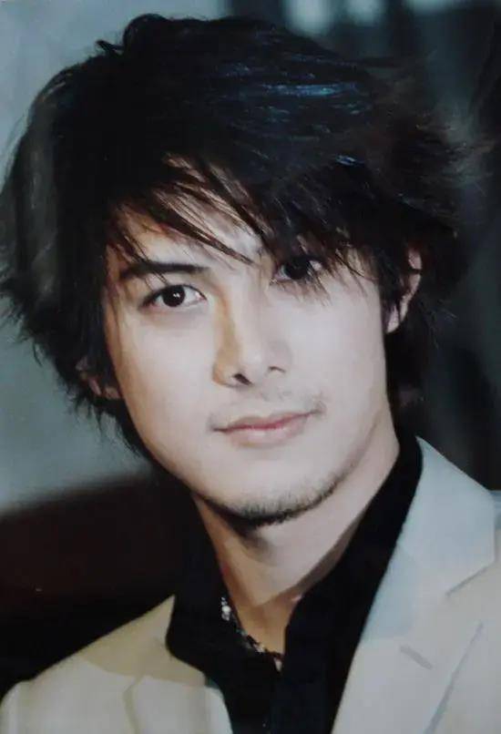 《情书》走红,有过一次失败的婚姻,如今恋爱12年还没结婚_柏原崇_女孩