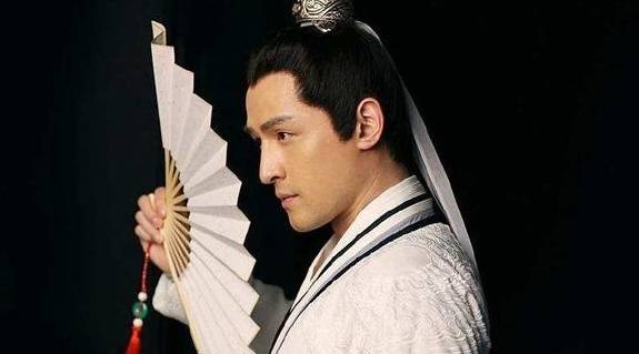 古装剧中十五个执扇的美男,杨洋垫底,焦恩俊第四,第一帅到天际_造型
