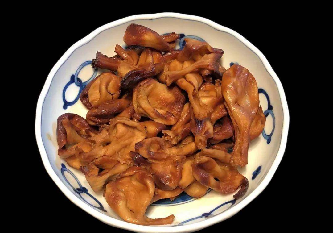 潮爸家2月25日午餐记录,尝鲜哈尔滨老牌美食,商委熏鸡肚_东北_菜谱